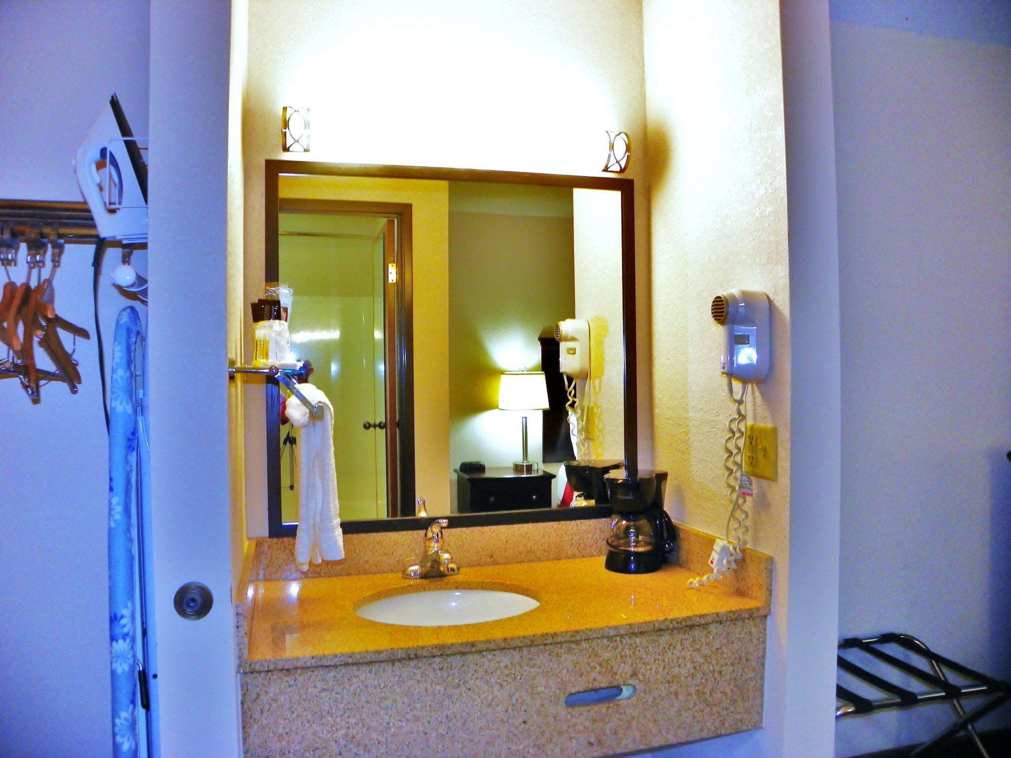 Royalton Inn & Suites 어퍼샌더스키 외부 사진