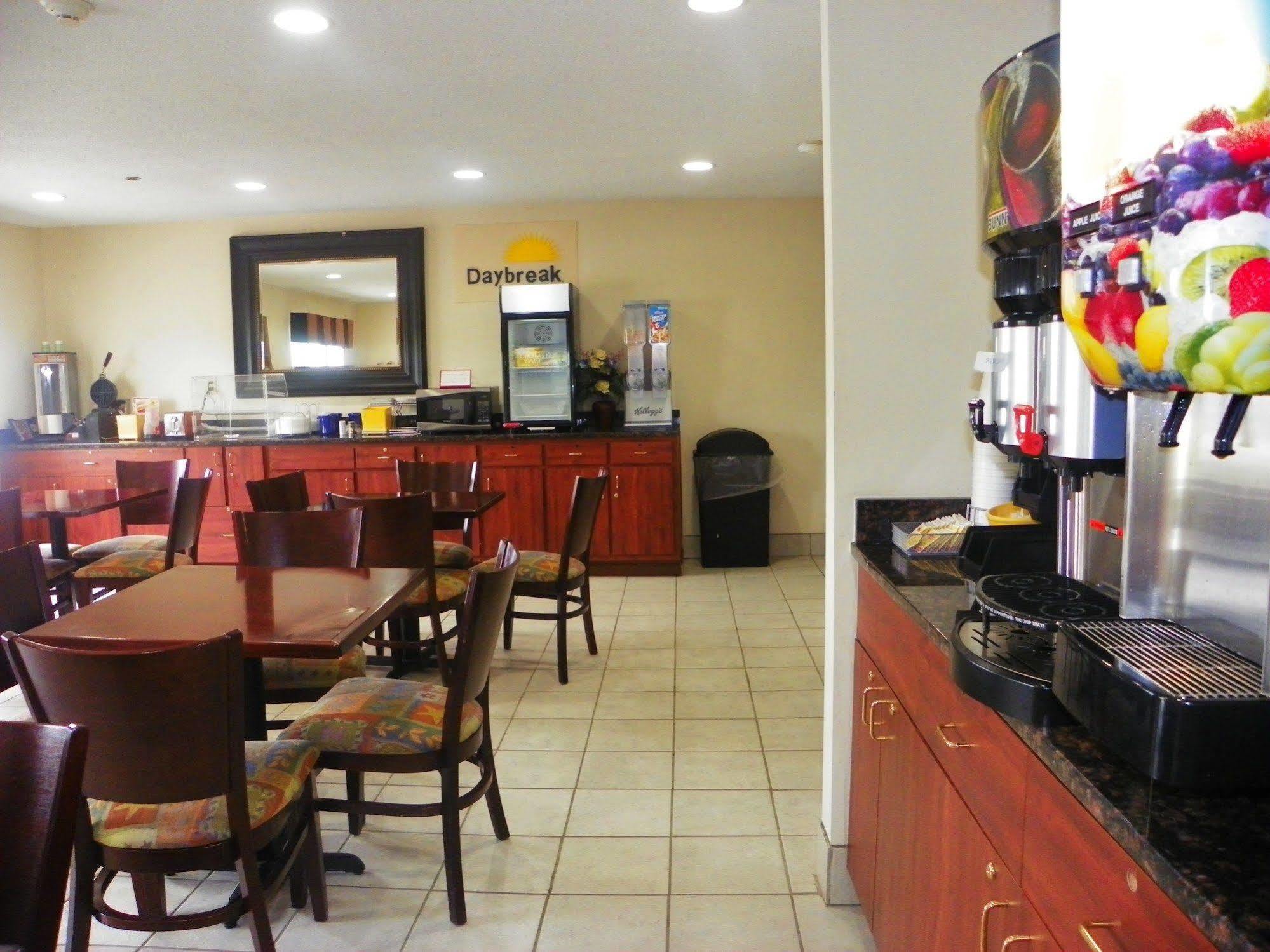 Royalton Inn & Suites 어퍼샌더스키 외부 사진