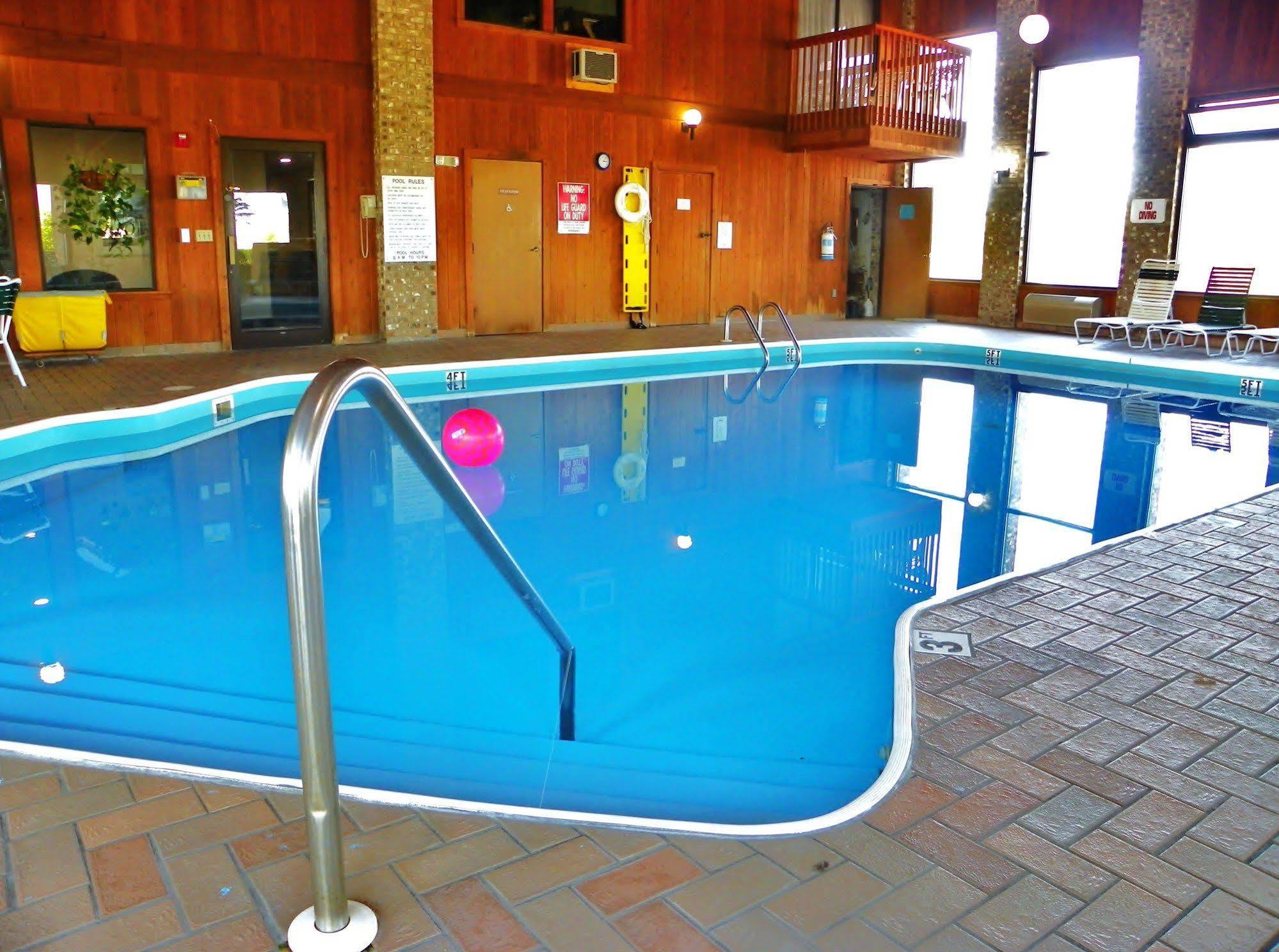 Royalton Inn & Suites 어퍼샌더스키 외부 사진