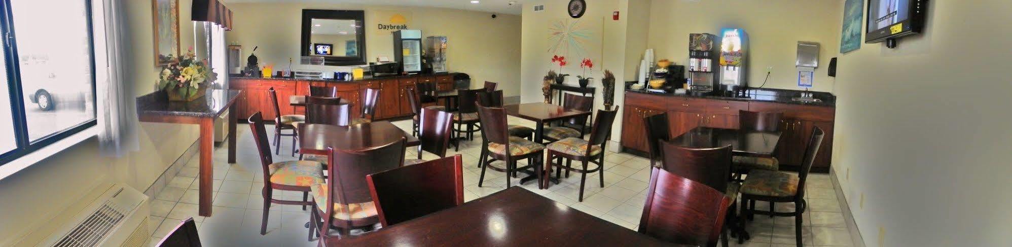 Royalton Inn & Suites 어퍼샌더스키 외부 사진